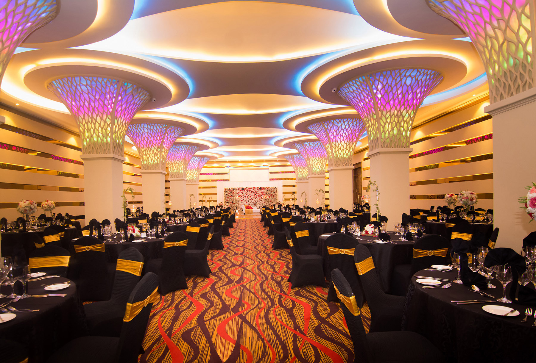 The Golden Crown Hotel gallery photo 1 of 3