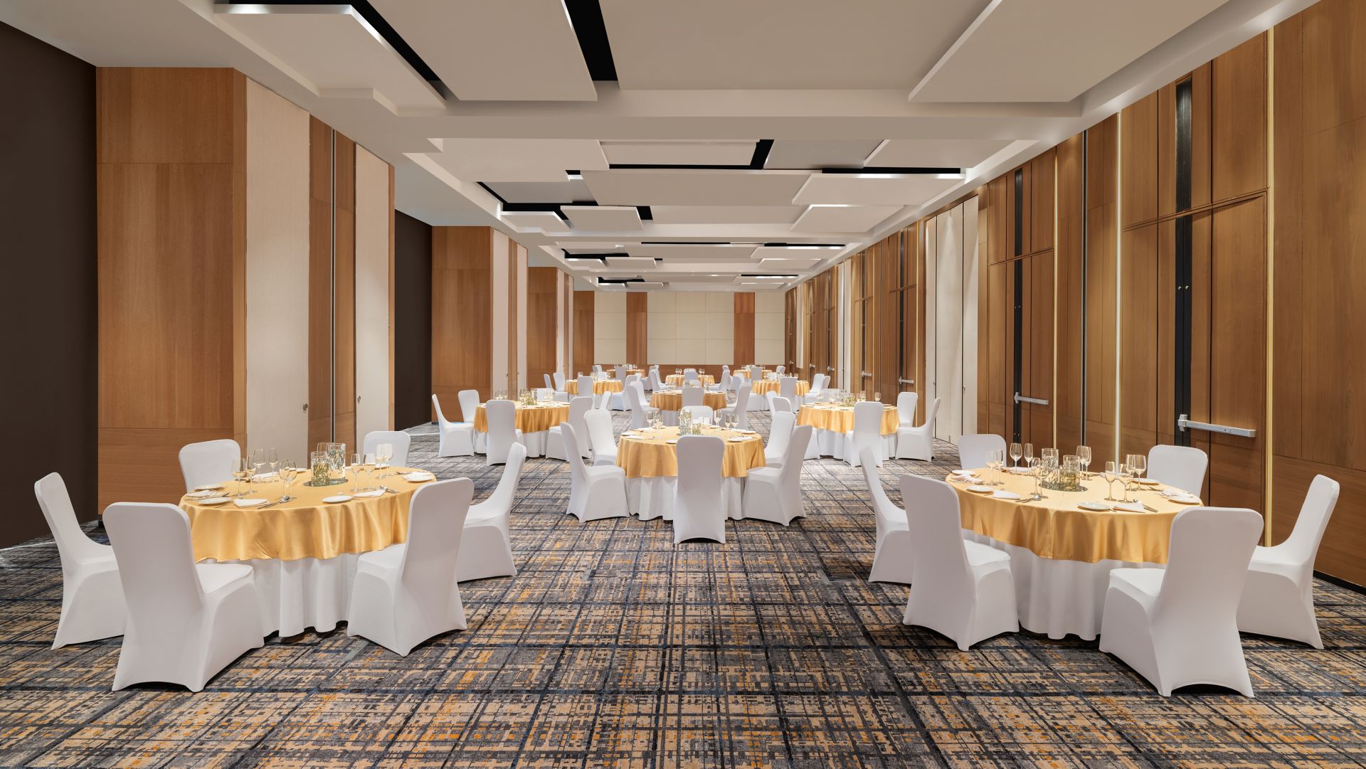 Courtyard by Marriott Colombo gallery photo 1 of 3